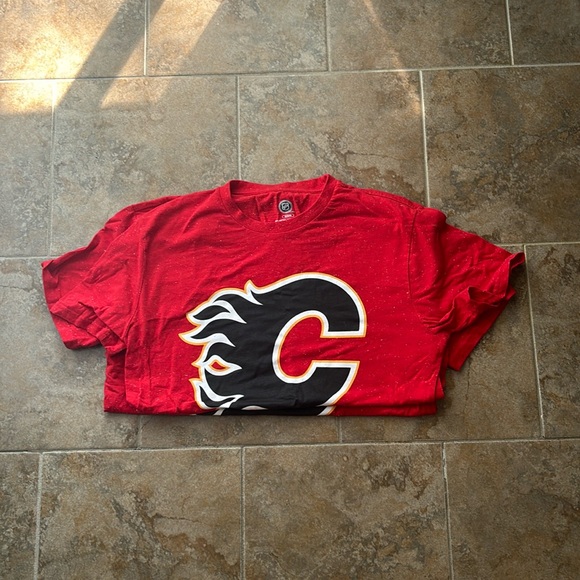 Calgary Flames T-Shirt (Men’s M) - Picture 1 of 4